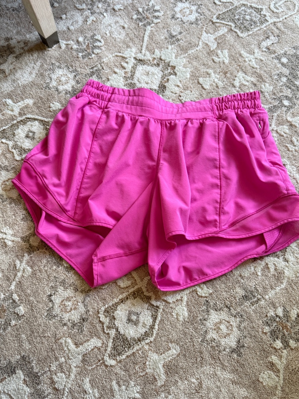 lululemon Hotty Hot Low Rise, 4in inseam - Hot Pink, Size 8